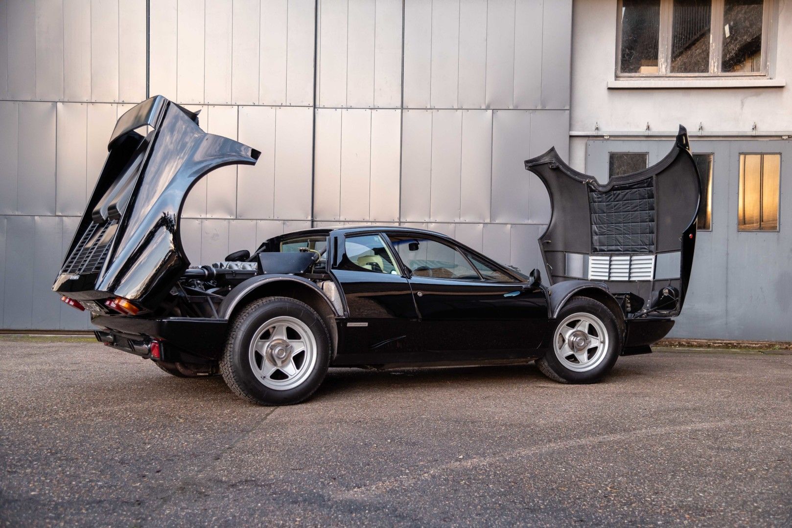 Ferrari BB512i 47