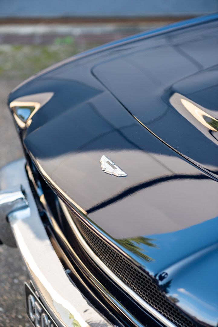Aston Martin V8 Volante 4