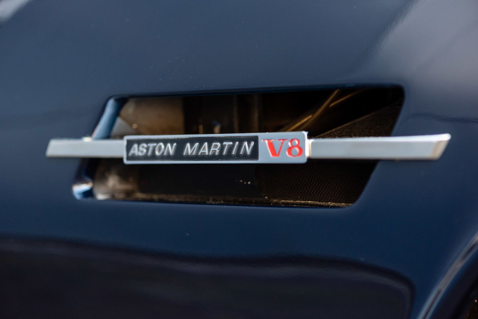 Aston Martin V8 Volante 6