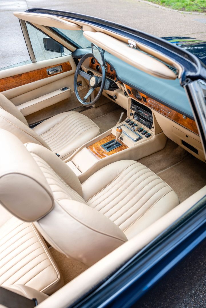 Aston Martin V8 Volante 21