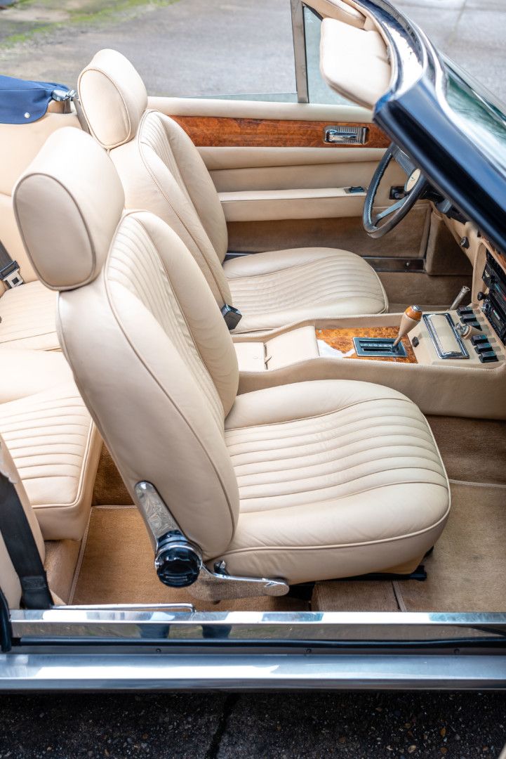 Aston Martin V8 Volante 22