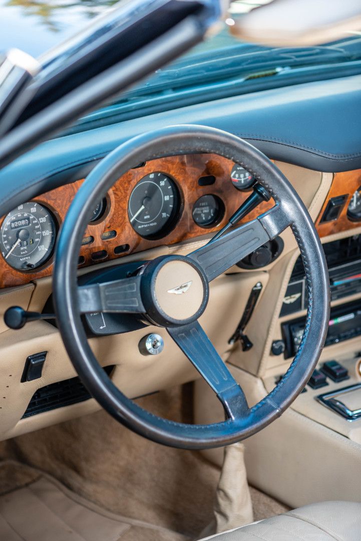 Aston Martin V8 Volante 35