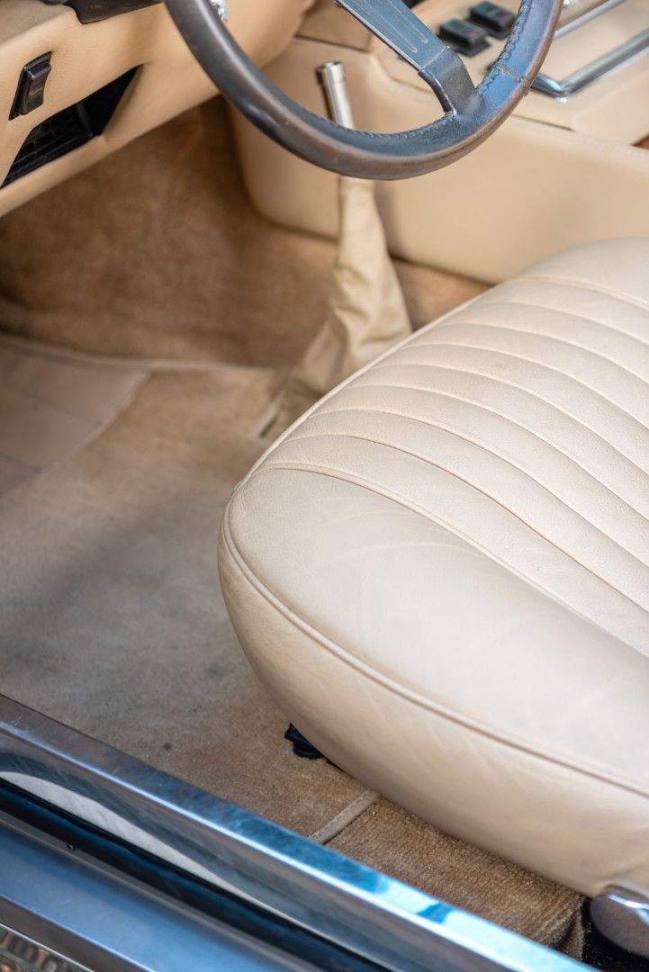 Aston Martin V8 Volante 44