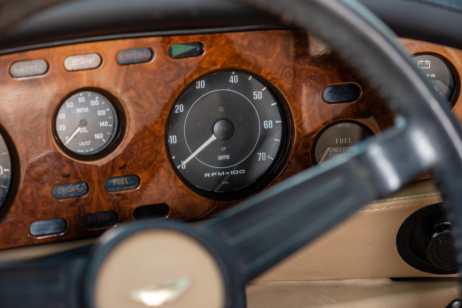 Aston Martin V8 Volante 47