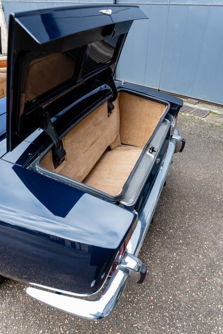 Aston Martin V8 Volante 60