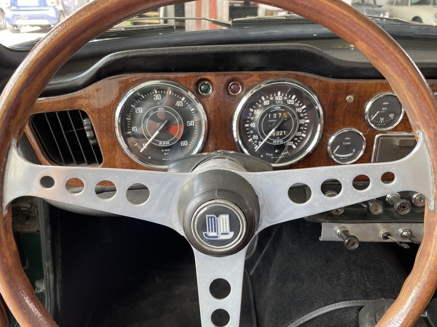 Triumph TR4a IRS intérieur Havane 11
