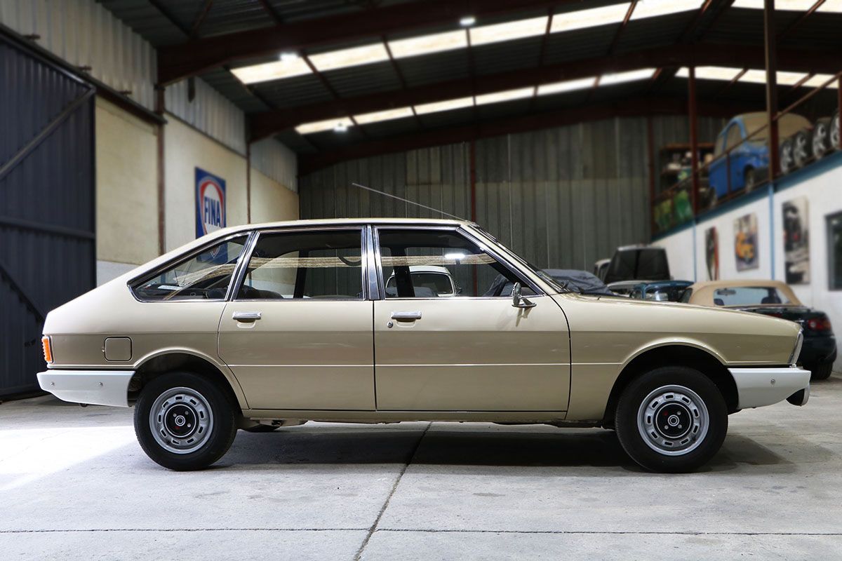 CHRYSLER 1307 S 12