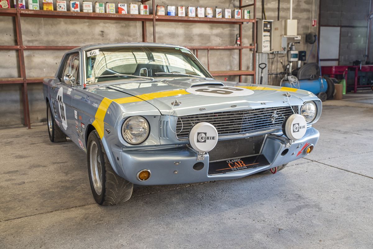 Ford Mustang Coupé V8 Racing 5