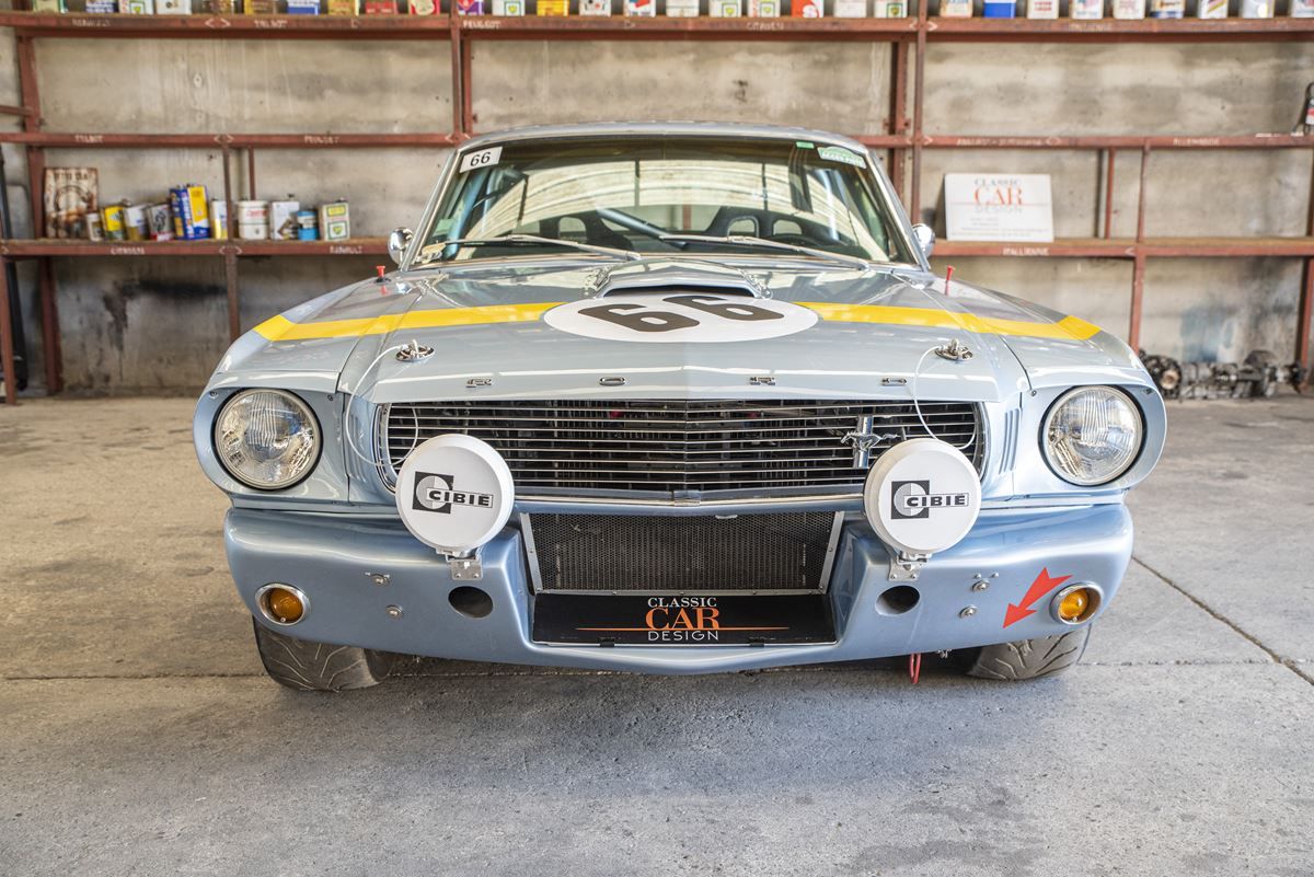 Ford Mustang Coupé V8 Racing 6