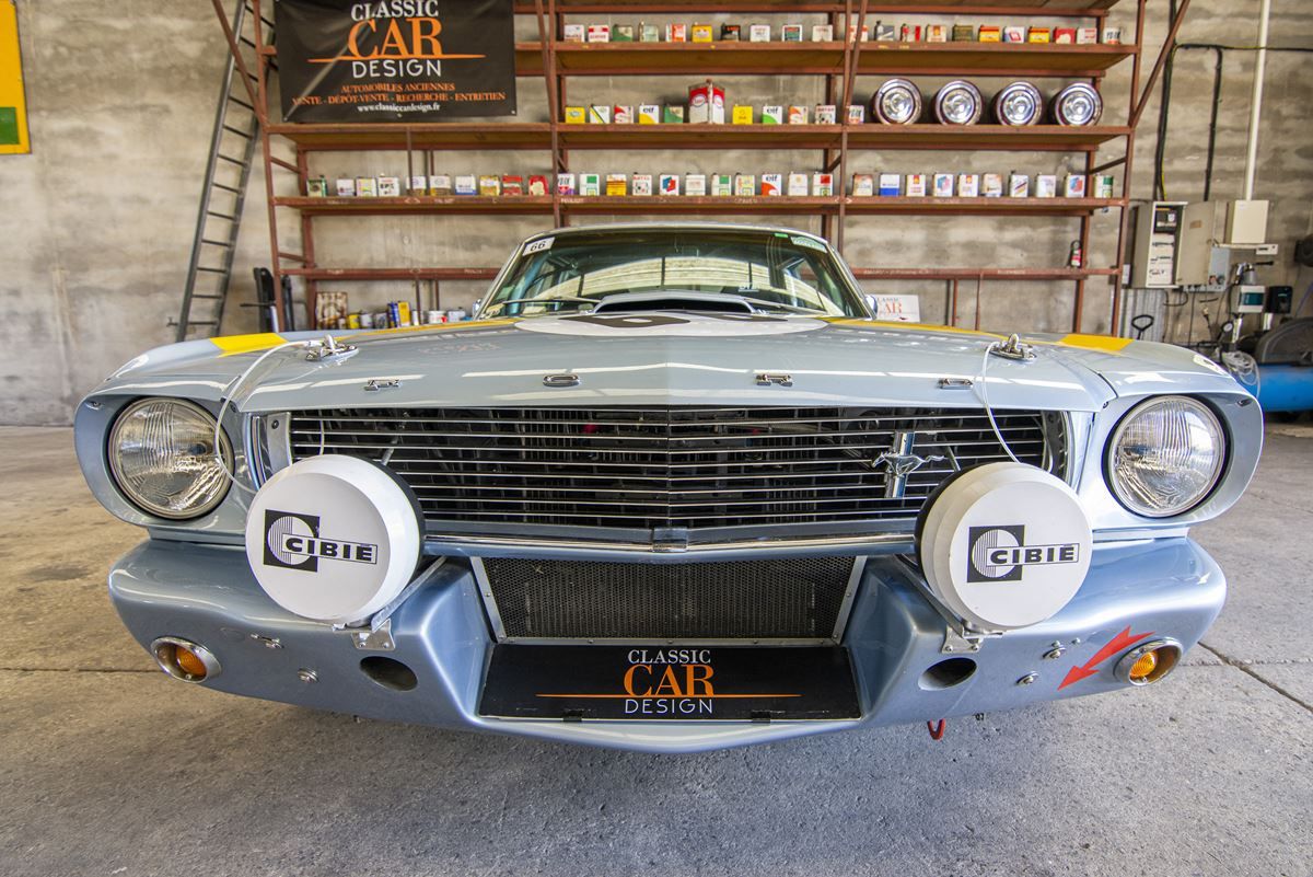 Ford Mustang Coupé V8 Racing 7