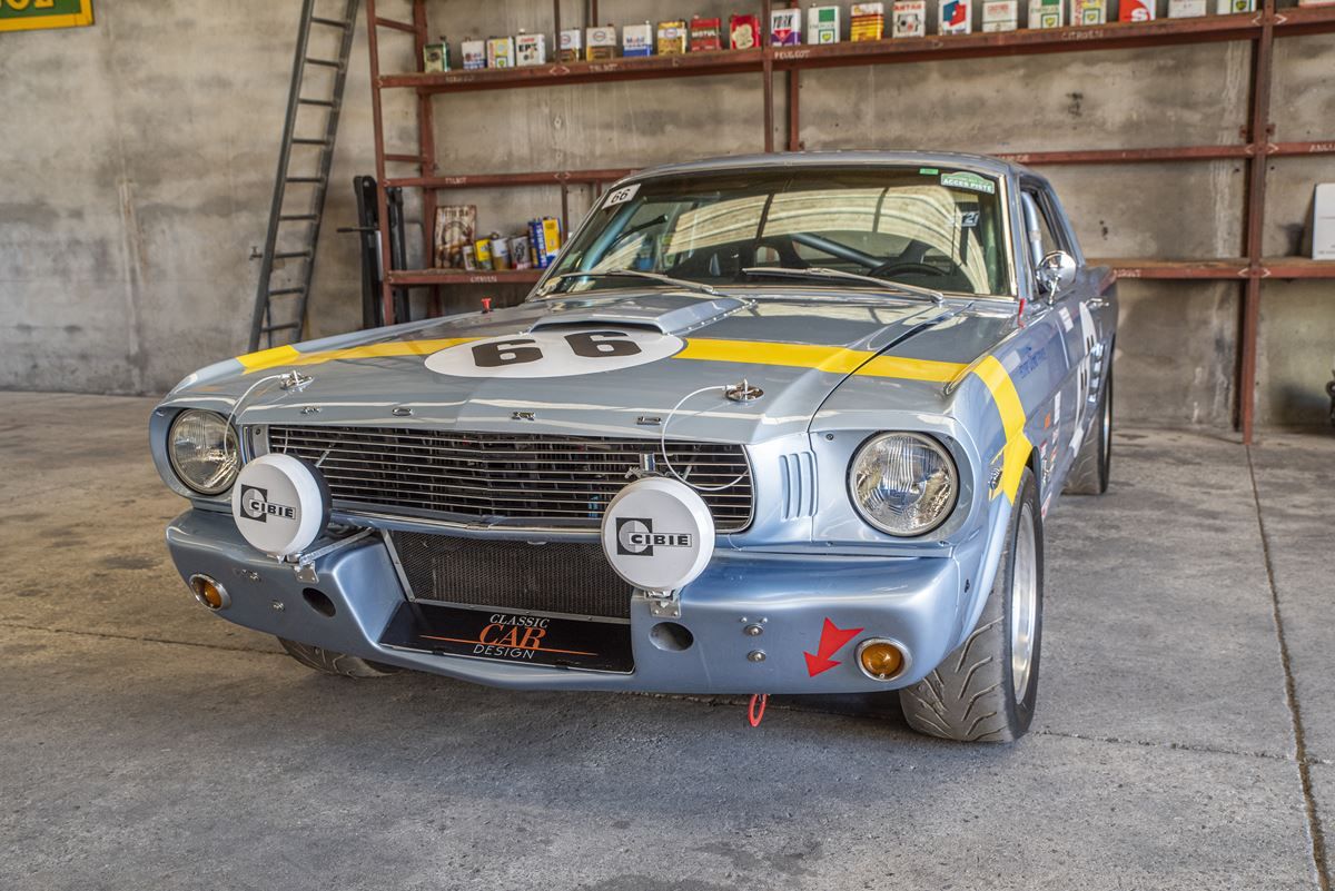Ford Mustang Coupé V8 Racing 9