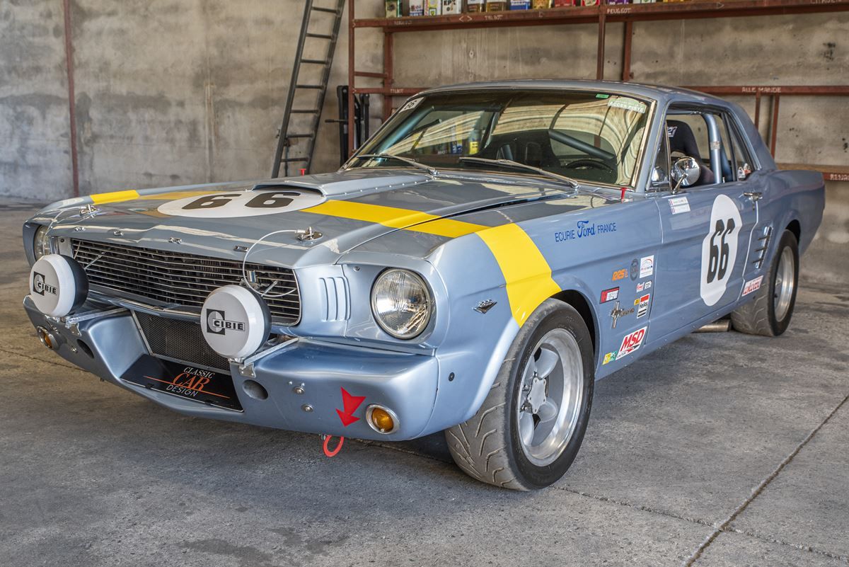Ford Mustang Coupé V8 Racing 10