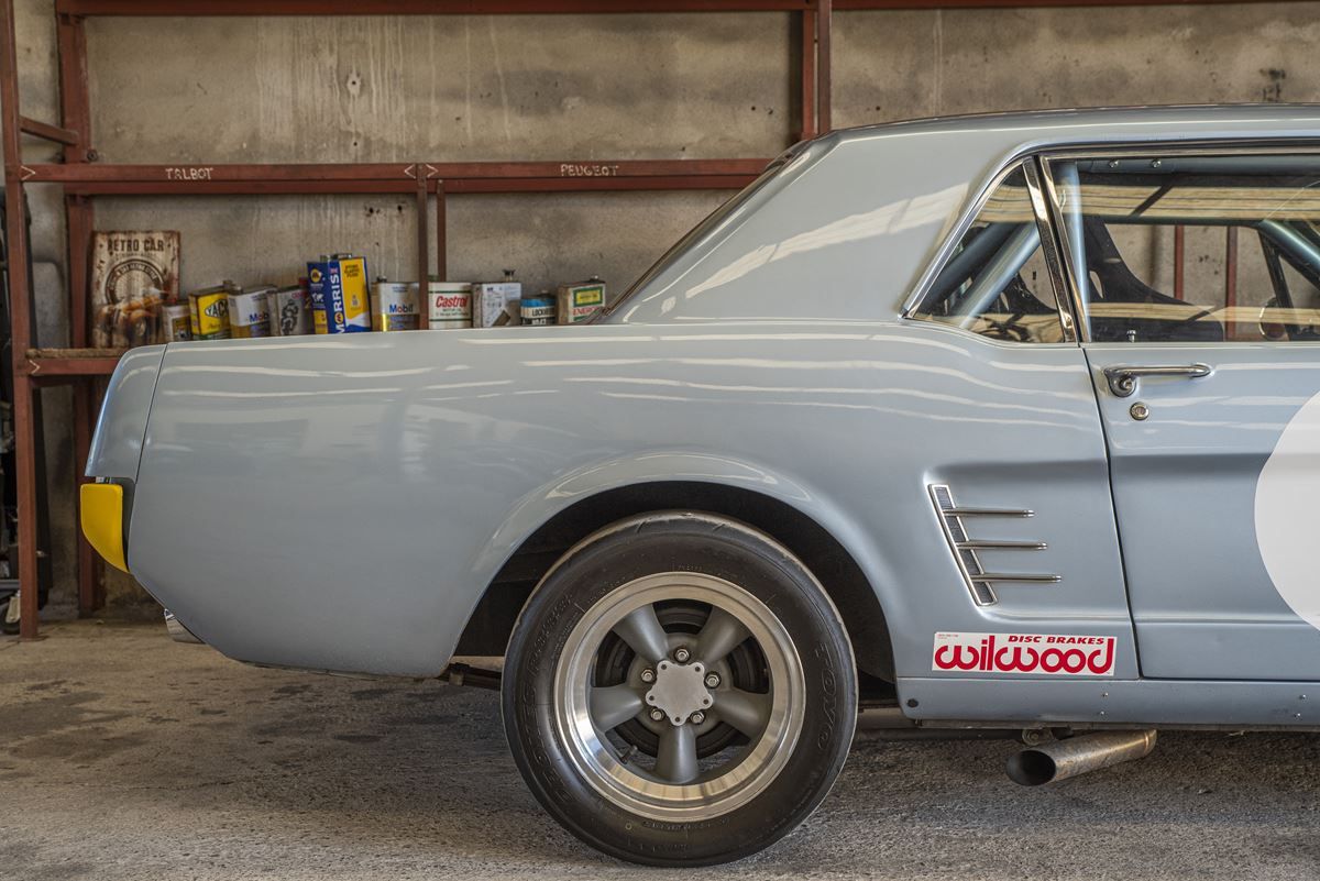 Ford Mustang Coupé V8 Racing 15