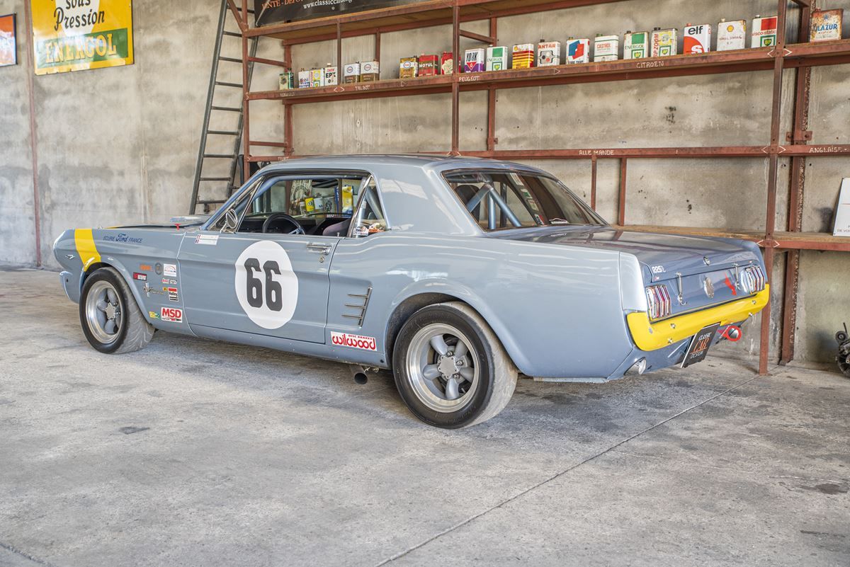 Ford Mustang Coupé V8 Racing 30