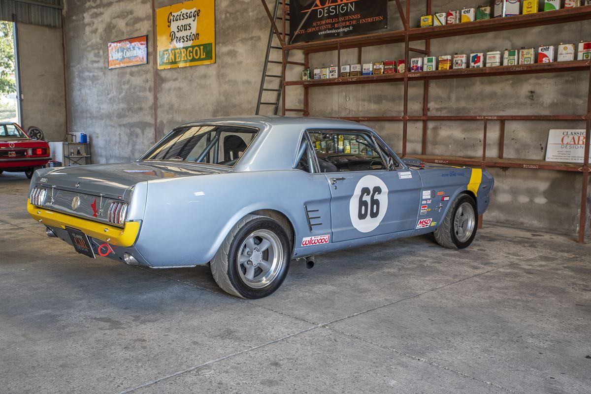Ford Mustang Coupé V8 Racing 39
