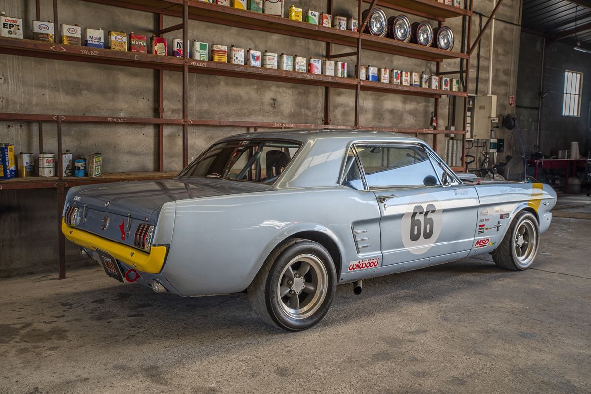 Ford Mustang Coupé V8 Racing 40