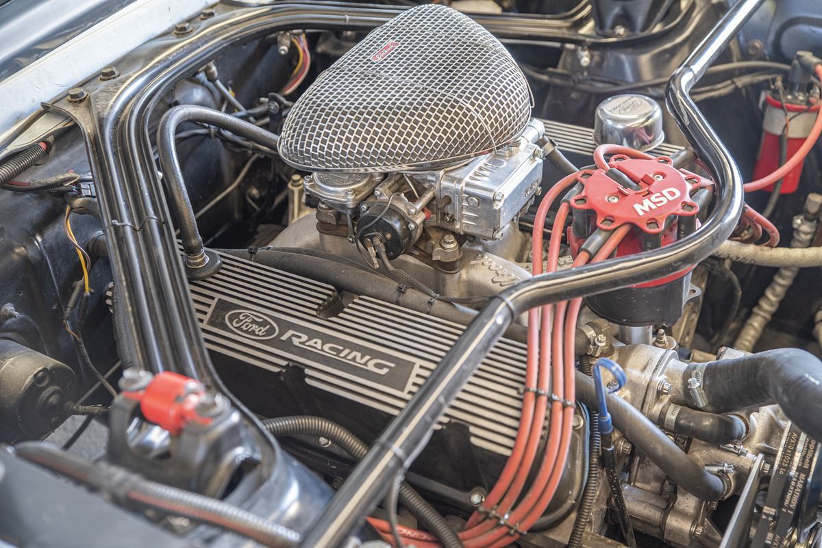 Ford Mustang Coupé V8 Racing 76