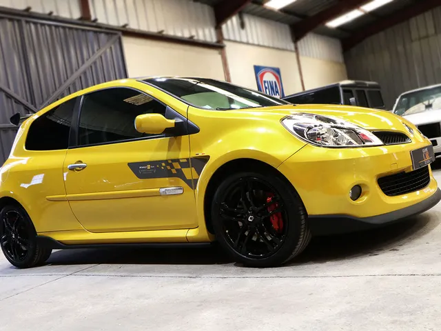 Renault Clio III RS F1 Team R27