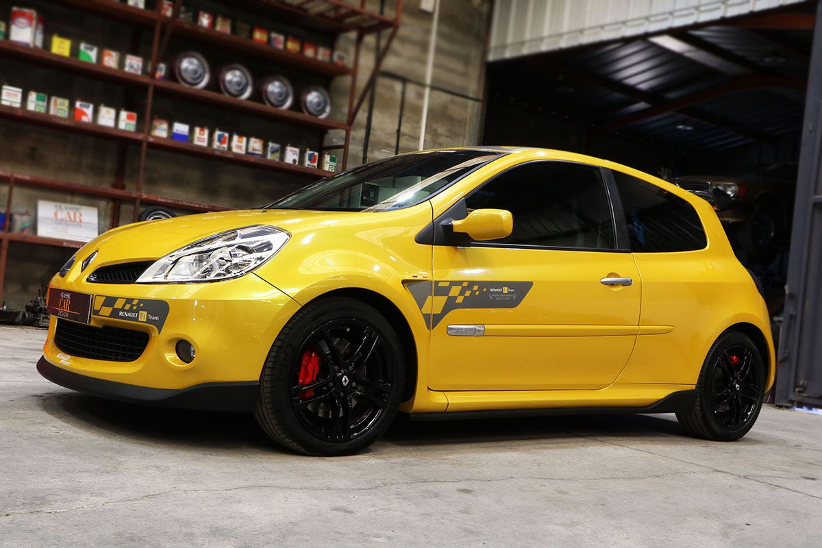 Renault Clio III RS F1 Team R27 5