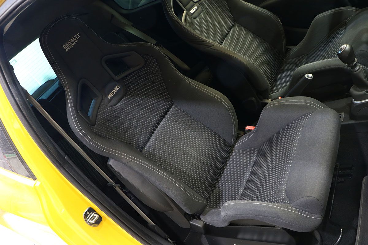 Renault Clio III RS F1 Team R27 17