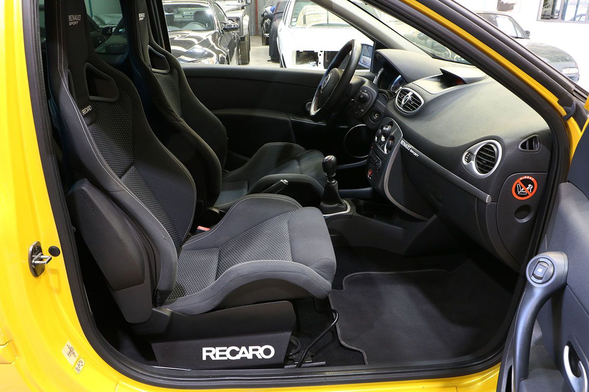 Renault Clio III RS F1 Team R27 18