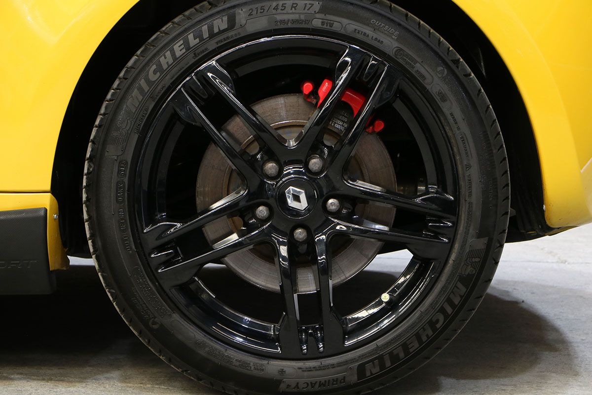Renault Clio III RS F1 Team R27 26