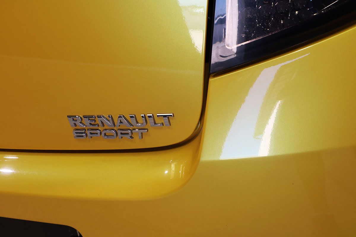 Renault Clio III RS F1 Team R27 29