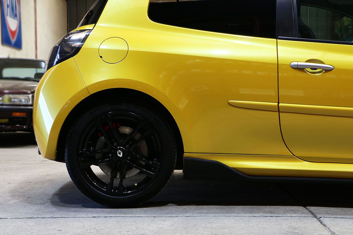 Renault Clio III RS F1 Team R27 30