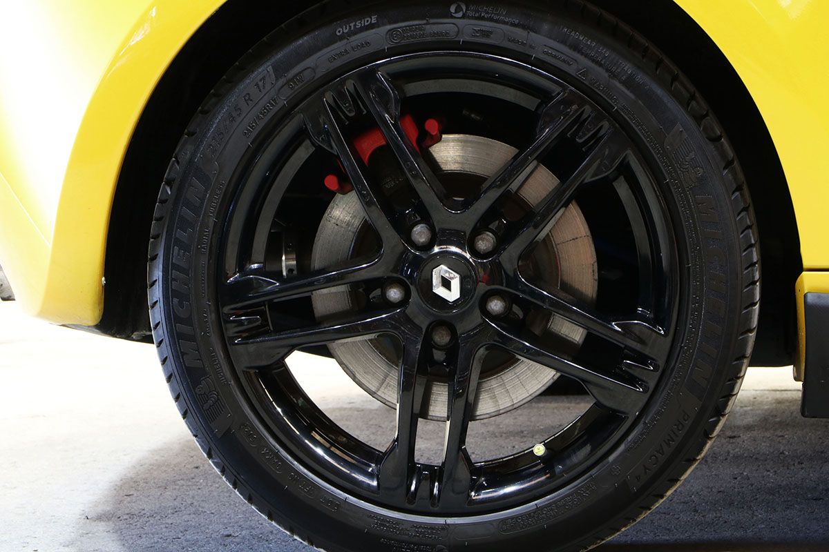 Renault Clio III RS F1 Team R27 31