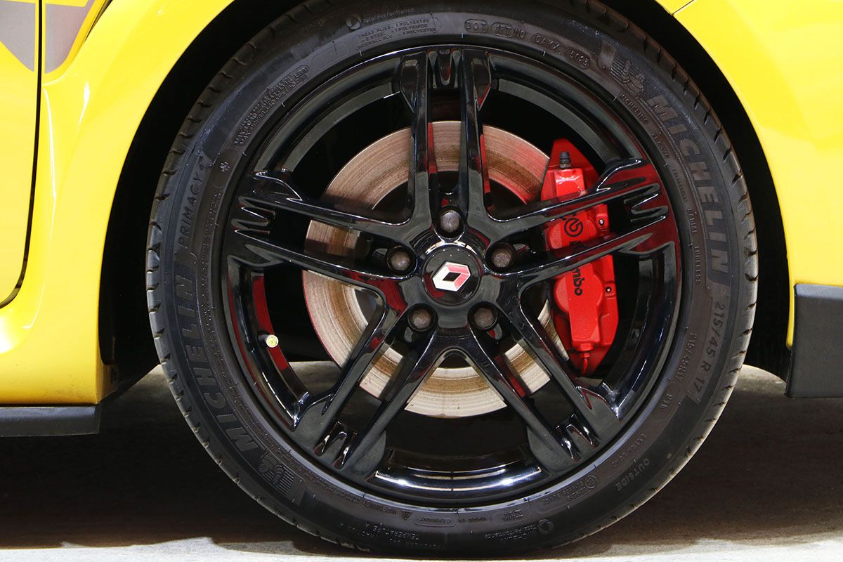 Renault Clio III RS F1 Team R27 33