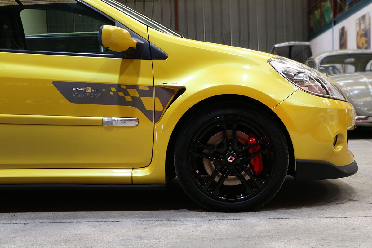 Renault Clio III RS F1 Team R27 34