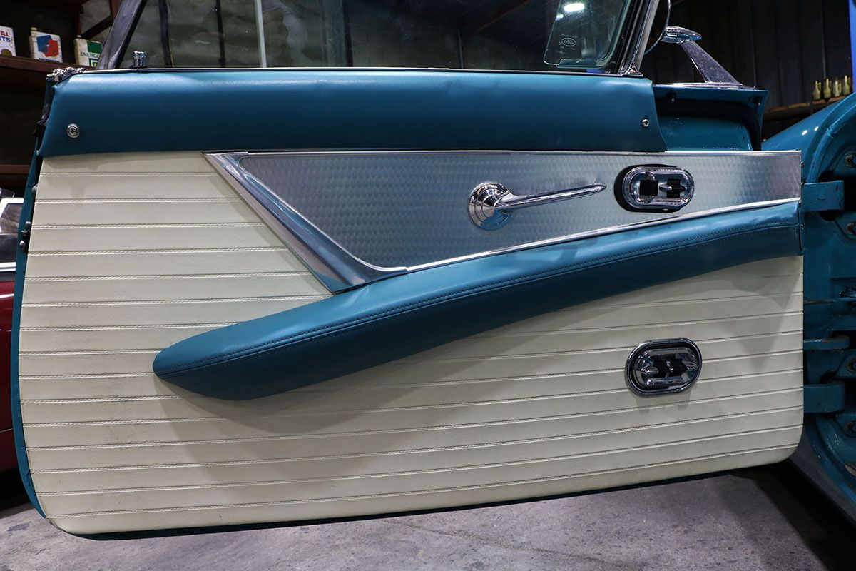 Ford Thunderbird 1956 40