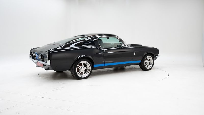 Ford Mustang Fastback V8 3