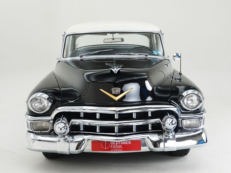 Cadillac Fleetwood Series 62 Sedan 10
