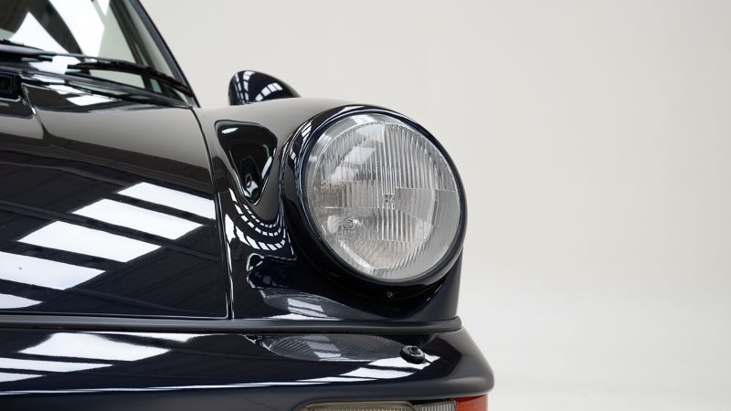Porsche 911 964 Carrera 4 17