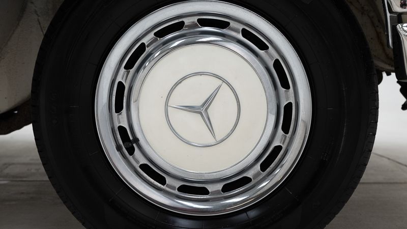 Mercedes-Benz 280 SE 12