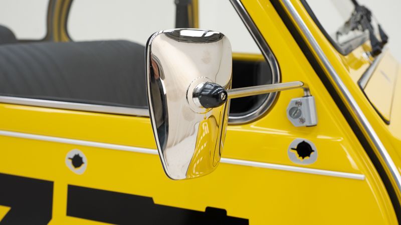 2CV 6 James Bond 007 15