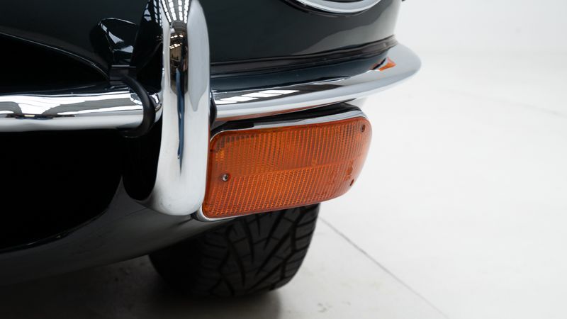 Jaguar E-Type 4.2 S2 16