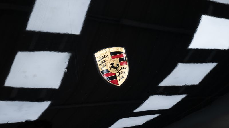 Porsche 911 2.4 S 13