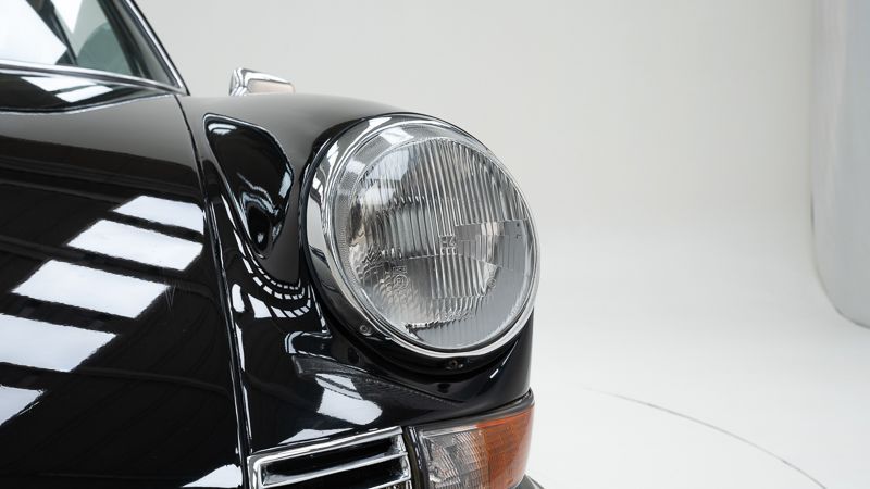 Porsche 911 2.4 S 19