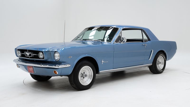 Ford Mustang Coupe V8 2