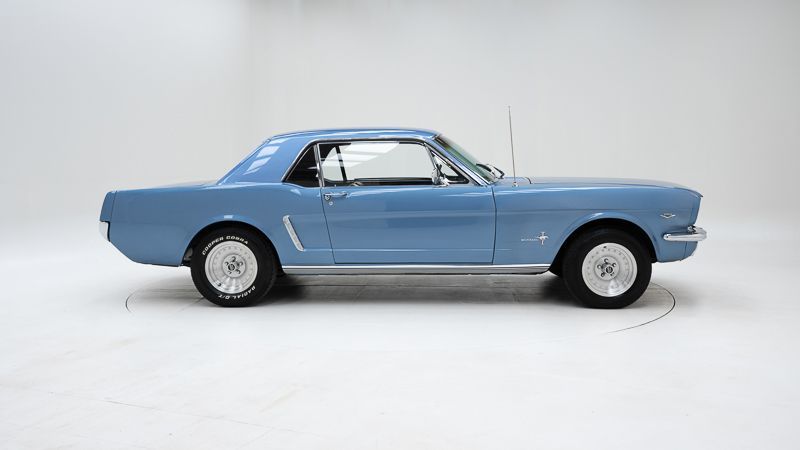 Ford Mustang Coupe V8 7