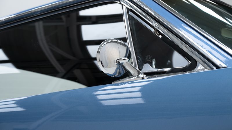 Ford Mustang Coupe V8 16