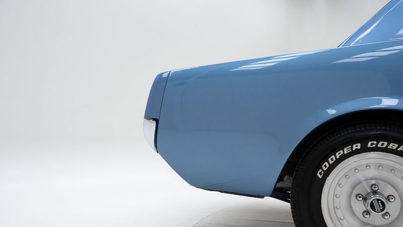 Ford Mustang Coupe V8 21