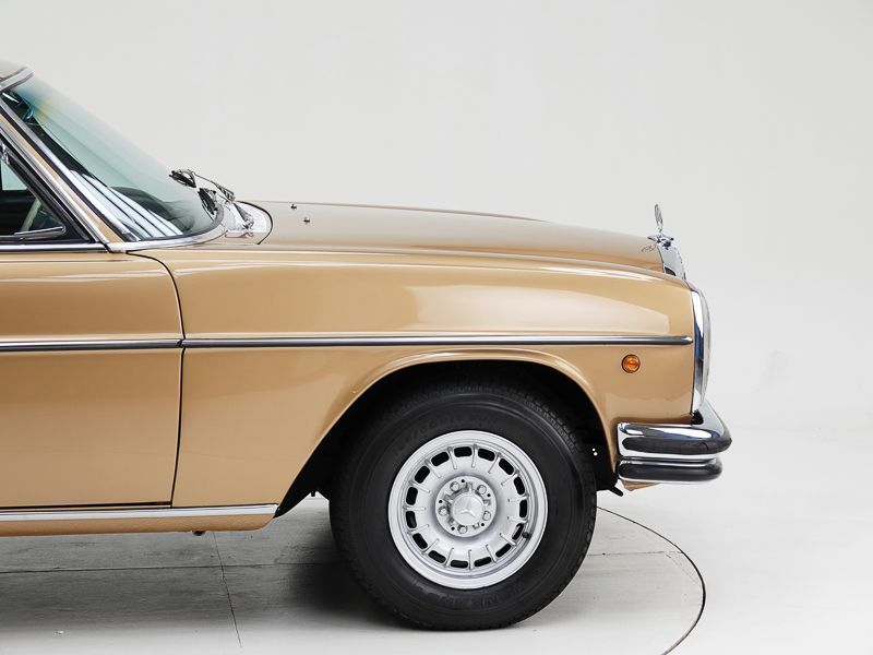 Mercedes-Benz 250 CE 8