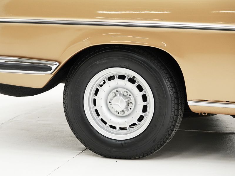 Mercedes-Benz 250 CE 14