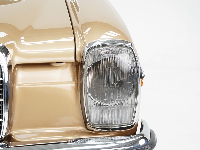 Mercedes-Benz 250 CE 19