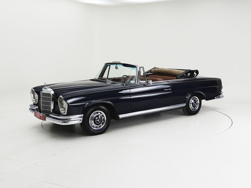 Mercedes-Benz 220 SE Cabriolet 2
