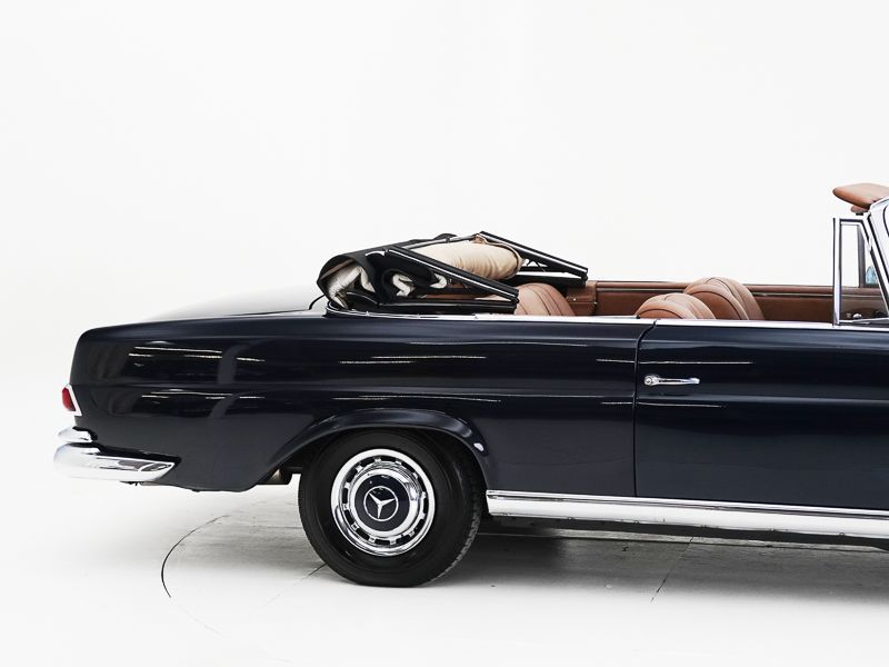 Mercedes-Benz 220 SE Cabriolet 12