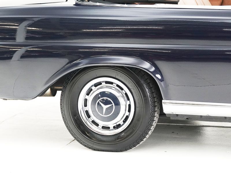 Mercedes-Benz 220 SE Cabriolet 13